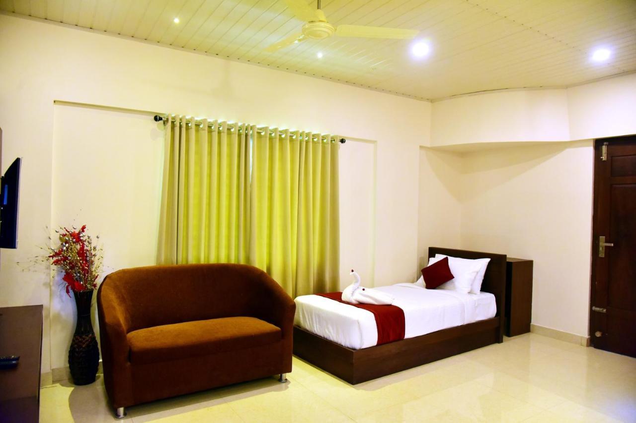 Hotel Coorg Palace Madikeri Exterior photo