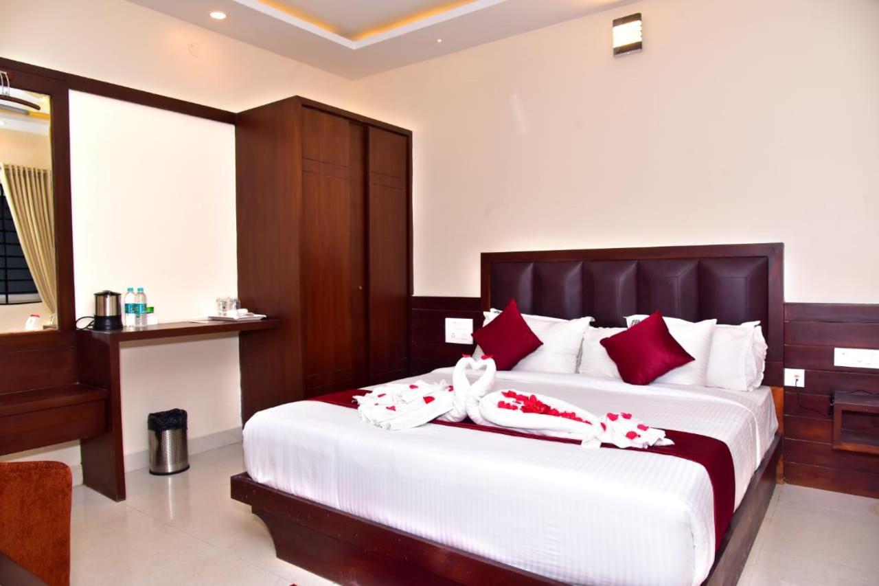Hotel Coorg Palace Madikeri Exterior photo