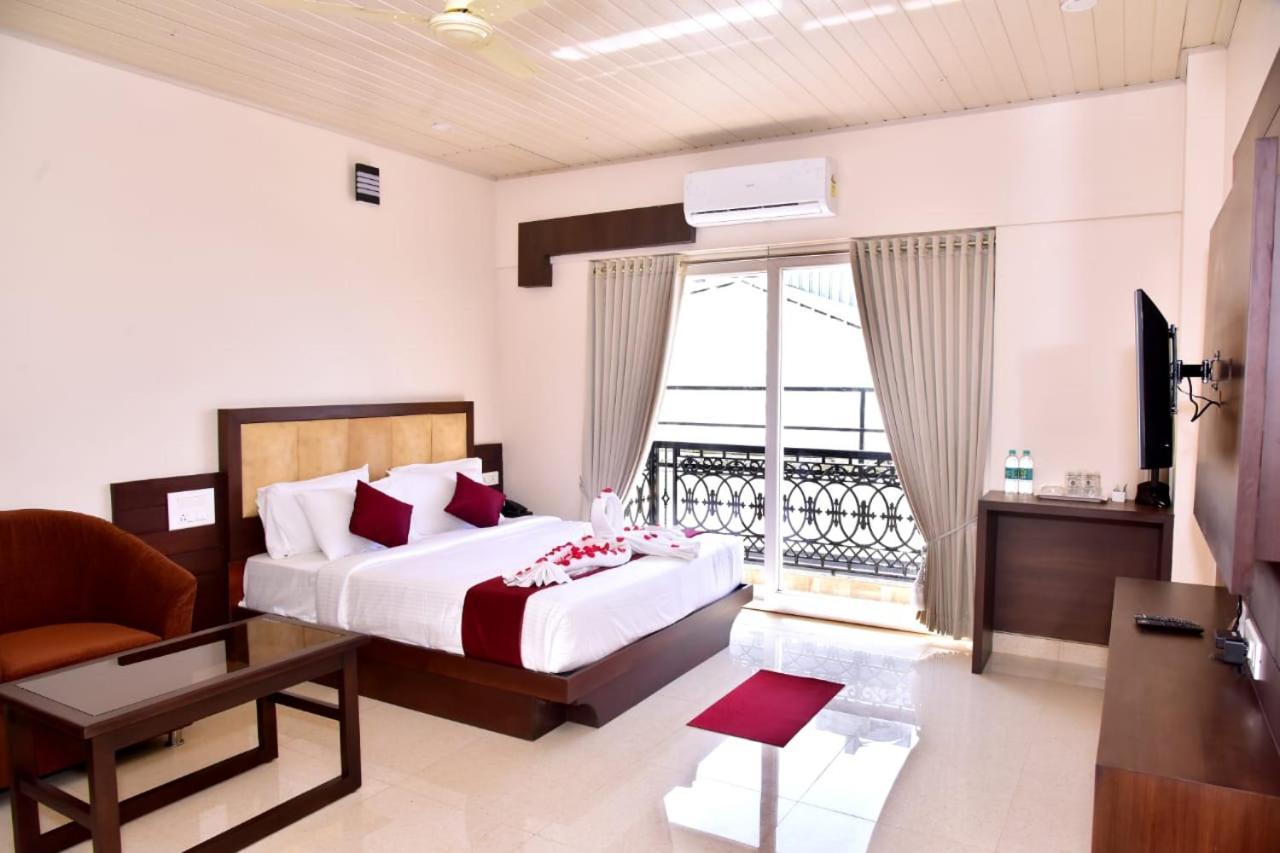Hotel Coorg Palace Madikeri Exterior photo